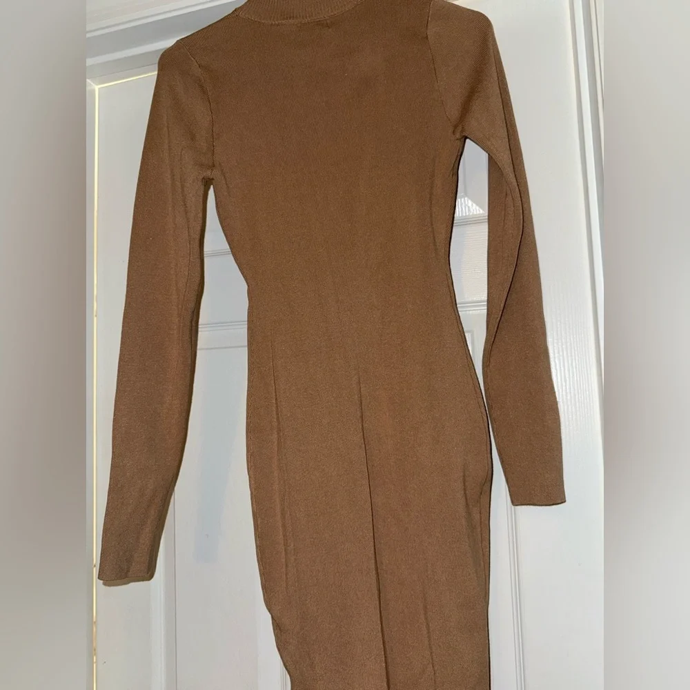 Elegant Tan and White Women's Dress - Picture 5 of 9